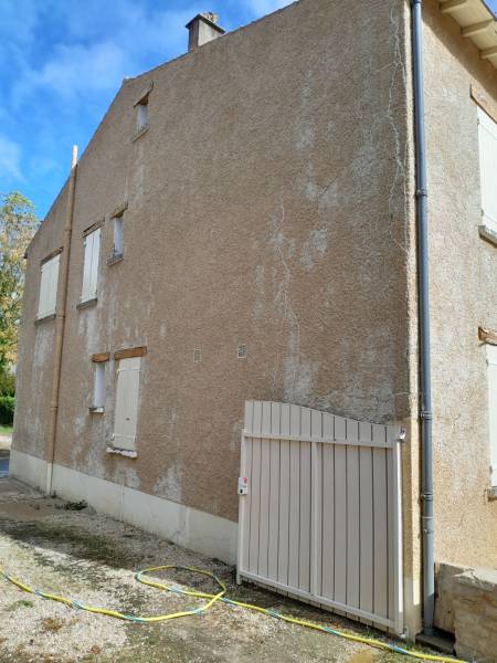 Ravalement de façade en crépis pour maison à Buxerolles près de Poitiers
