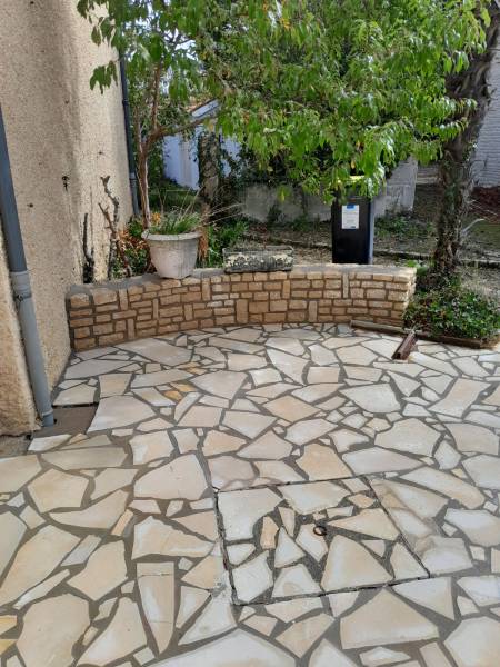 Service de nettoyage de terrasse en pierre et débroussaillage à Poitiers dans la Vienne (86)