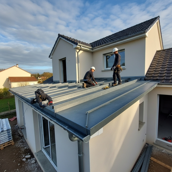 Installation de 25 ml de couvertines zinc à Poitiers – Chantier résidentiel