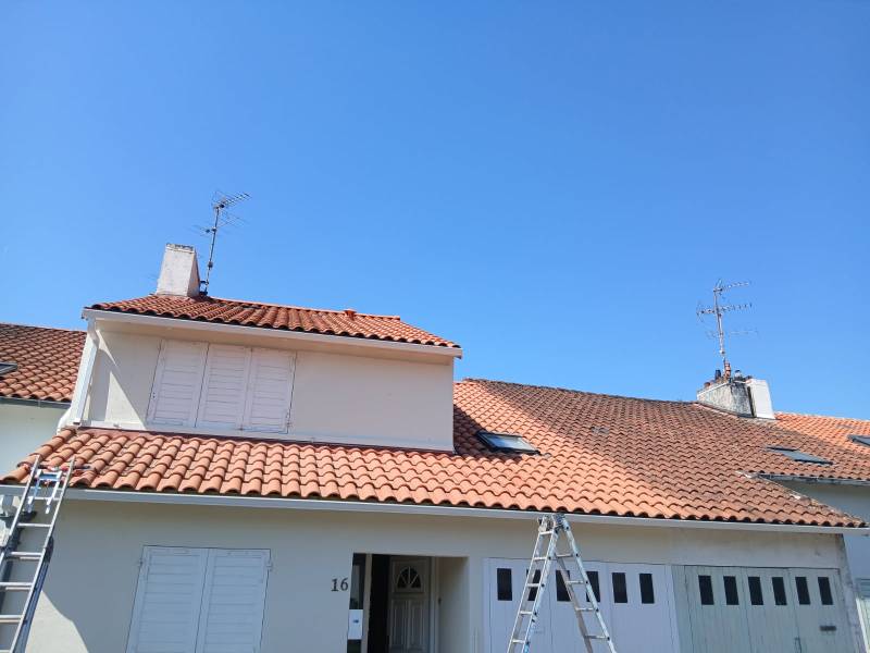 Installation de gouttières à Saint-Benoît : demandez votre devis gratuit 