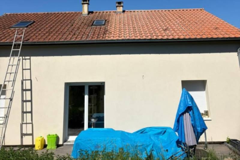 Nettoyage et démoussage de toiture en tuiles par couvreur à Poitiers : contactez les artisans de Legrain Pro 